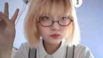 舌吻细皮嫩肉的小软妹，放电的感觉让人脸红心跳，尺度好给力