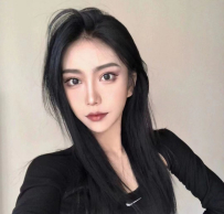 丰满的熟女，口活不赖！