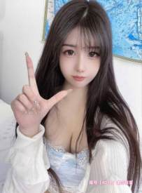双响炮轰炸鲜货尤物春春，舌吻跪舔一波流，大尺度